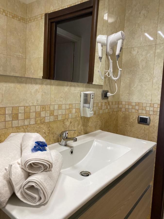 Falu Napoli Centro Hotel Bagian luar foto